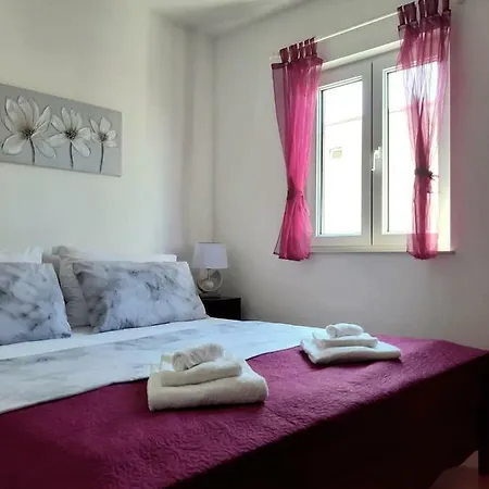 Apartment Anari Bol