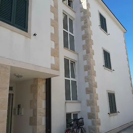Anari Apartment *