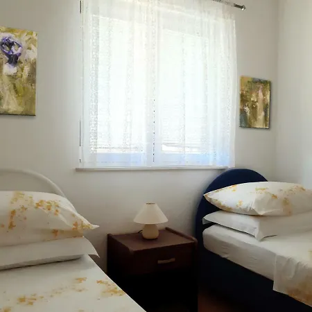 Anari Apartment Bol